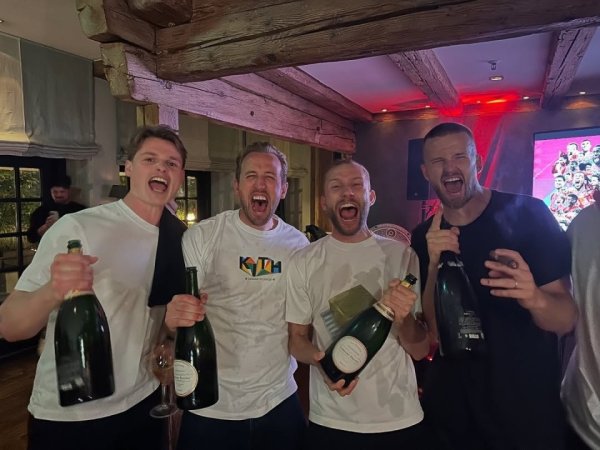 富深所 感动! 31岁凯恩首冠有多难: 10年13次冲击奖杯失败 7次亚军后终圆梦