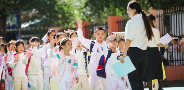 汇金财富 光明网评论员：名字变化中，有时代的微光与涛声