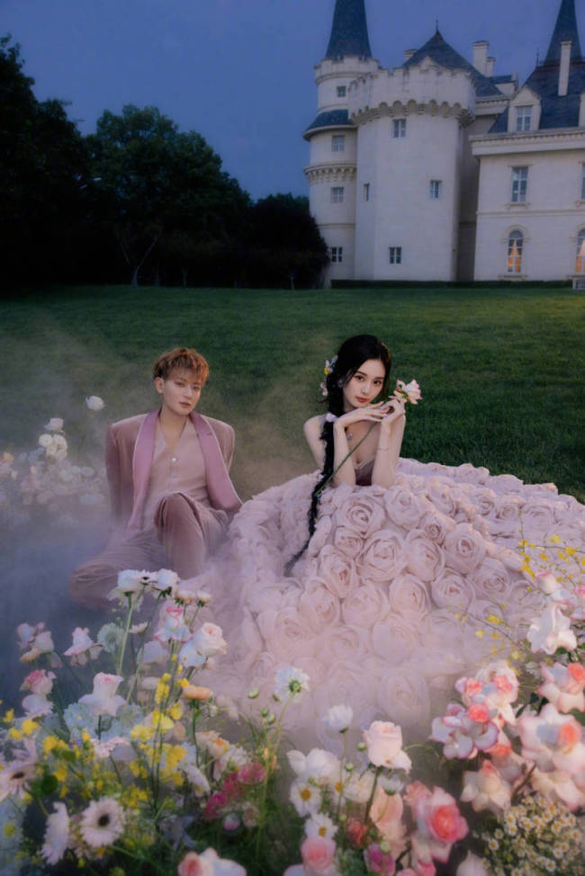 黄子韬徐艺洋婚纱照曝光 亲密相拥接吻画面超甜